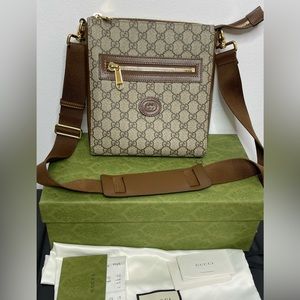 GUCCI GG SUPREME MESSENGER BAG